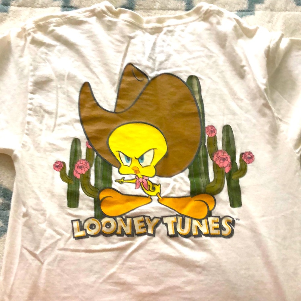 White tee looney tunes shirt